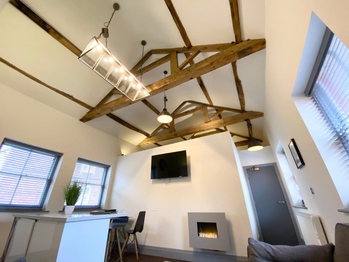לידס Loft At The Coach House Apartments מראה חיצוני תמונה